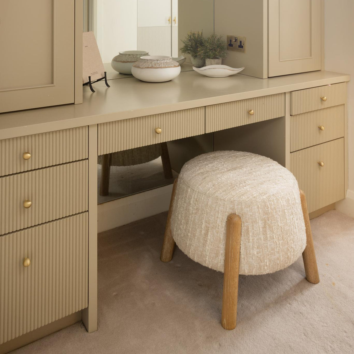 Adina Stool