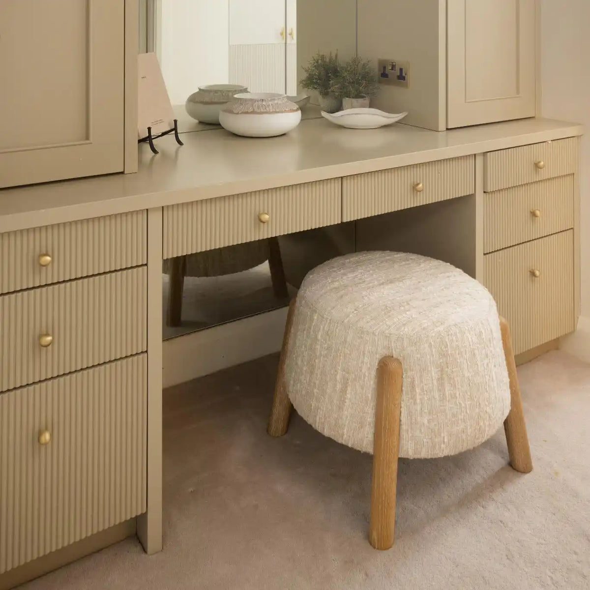 Adina Stool