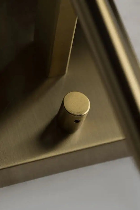Dion Sconce